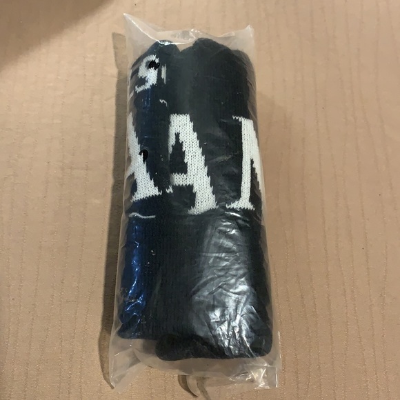 Molson Canadian promo Winter hat toque with Pom Pom & Toronto maple leafs patch - Picture 9 of 17